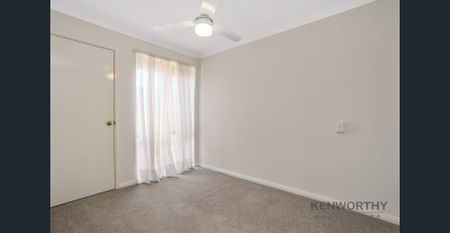 Three Bedroom Low Maintenance Villa - Photo 5