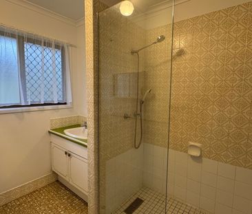 Central Redcliffe Home + Side Access - Photo 6