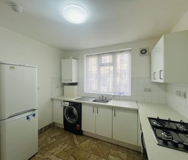 3 bedroom flat to rent - Photo 2