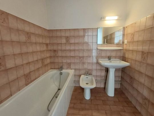 Location Appartement 2 pièces 52m² MONT DE MARSAN 40000 - Photo 1