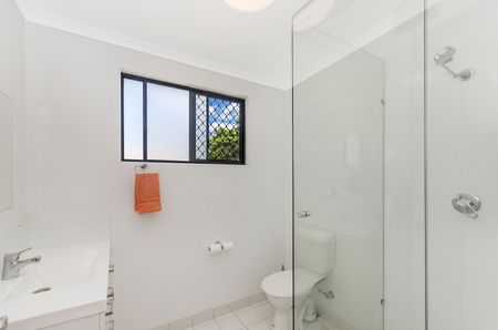 $310 Ensuite Room Available - Photo 4
