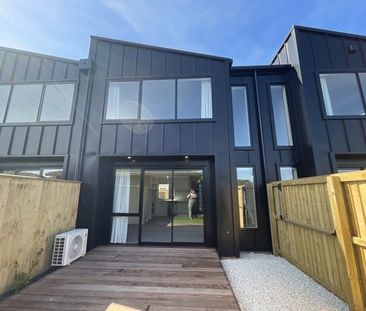 2/9 Marcroft St, Woolston - Photo 4