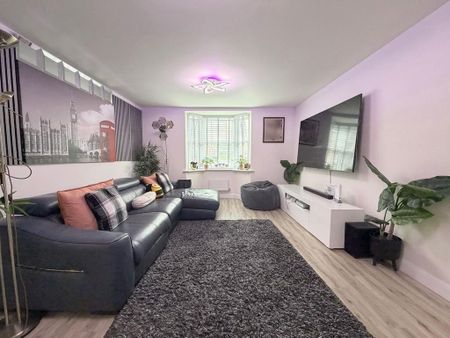4 bedroom detached house to rent - Photo 3