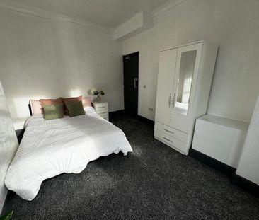 4 bedroom terraced house to rent - Photo 4