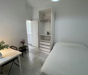 Calle San Luis, Sevilla, Andalusia 41003 - Photo 4