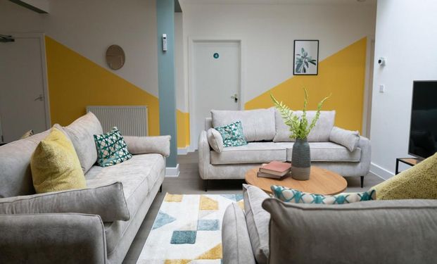 3 bedroom flat to rent - Photo 1