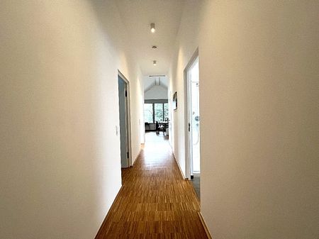 Bonn-Bad Godesberg: Seniorengerechte 4 Zimmer-Wohnung mit Balkon, Fußbodenheizung und Aufzug! - Photo 2