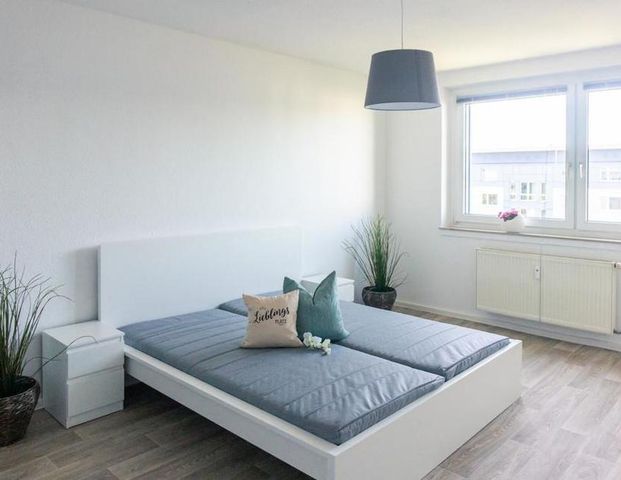 Vollmöblierte 2-Raum-Wohnung mit Balkon - Photo 1