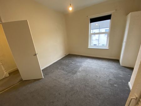 3 Bed Terraced House, Albemarle Road, CH44 - Photo 2