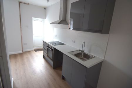 To Let 1 Bed Flat - Photo 3