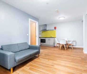 One Bedroom Apartment - Photo 2