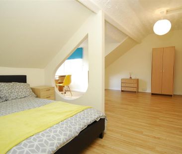 3 bedroom flat to rent - Photo 2