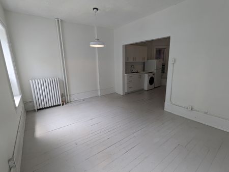 For Lease - 1020 Queen Street Unit# 1, Toronto, Ontario - Photo 5