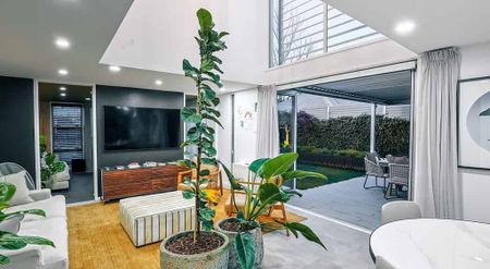 Fully Furnished Executive Home - Photo 5