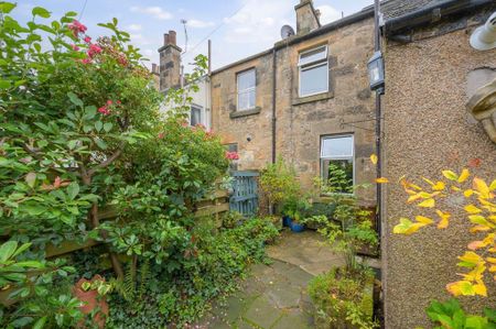 3 bedroom terraced house to rent - Photo 2