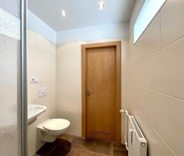 Großzügig geschnittene 2-Raum-Wohnung mit Einbauküche - Foto 4