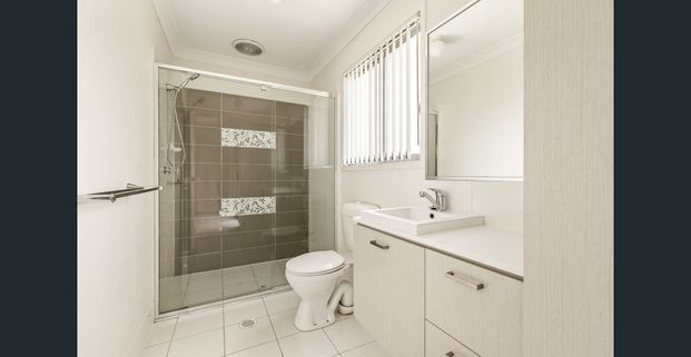 Bright & Airy Townhouse Living - Photo 1