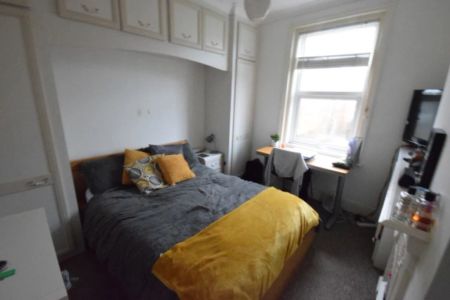 To Rent Fortescue Road, Charminster, Bournemouth, BH3 £2,550 pcm Tenancy Info - Photo 5