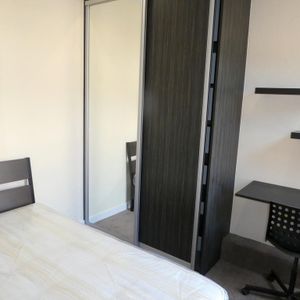 5 bedroom end of terrace house to rent - Photo 2