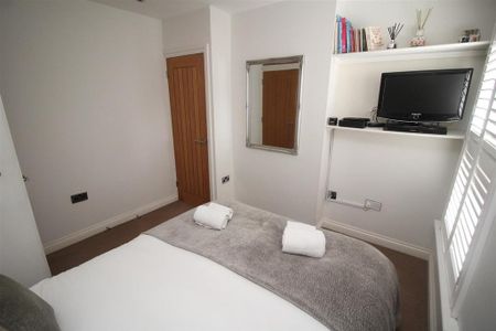 3 bedroom terraced house to rent - Photo 5