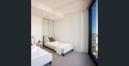 Incredible 26th Floor Views and Flawless Southbank Luxury - Photo 3