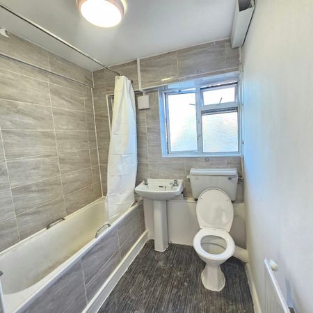 1 Bed Flat, High Cross Road, N17 - Photo 4