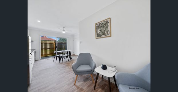 MODERN, FULLY FURNISHED STUDIO APARTMENT - Photo 1