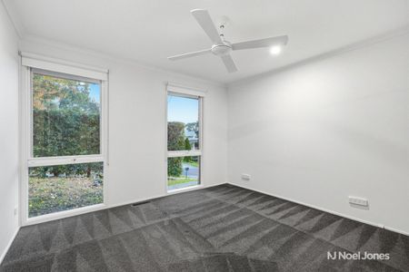 31 Wyuna Walk, MOOROOLBARK - Photo 4