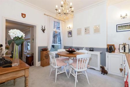 4 bedroom terraced house to rent - Photo 3