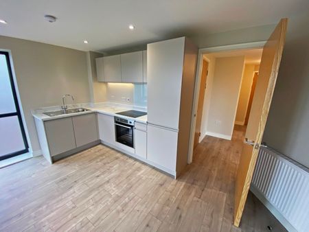 2 Bed Penthouse, Cross Green Lane, LS9 - Photo 5