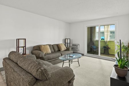 Nov. 1st: Central – 2 bed, 1 bath, quiet adult building - Photo 5
