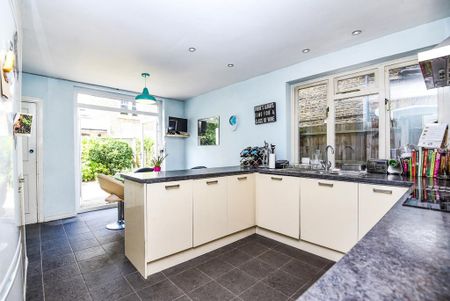 2 bedroom property to rent - Photo 3