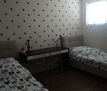 Fully Furnished Townhouse - 6 Month Lease Only - Photo 3