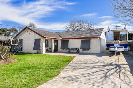 9 Lonergan Place East Wagga Wagga NSW - Photo 2