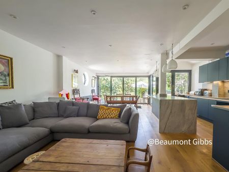 4 bedroom detached house to rent - Photo 2