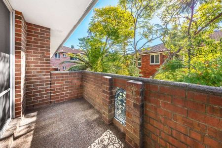 Enjoy the renovations and space of this top-floor apartment - Photo 5