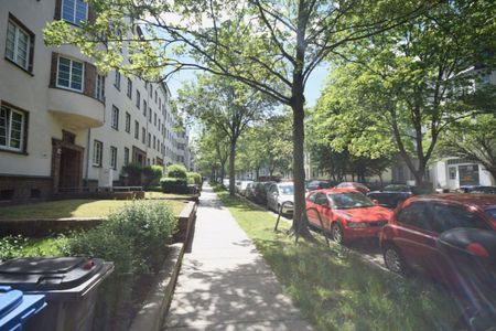 3 Zimmer • Kassberg • Balkon • schickes Laminat • Bad mit Wanne • Dachgeschoss • mal Anschauen !? - Photo 4