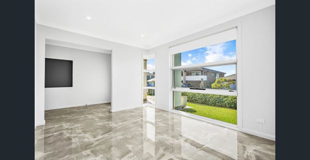 Beautifully Appointed Family Home Close to All Amenities! - Photo 1