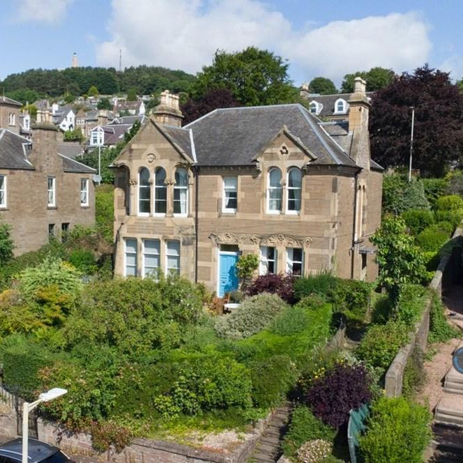 3 bedroom flat to rent - Photo 1