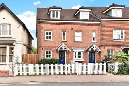 3 bedroom terraced house to rent - Photo 3