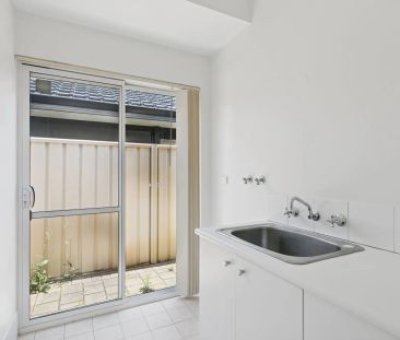 Stunning 4 Bedroom 2 Bathroom Family Home - Photo 4