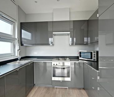 2 Bed Penthouse, Moore View, HA9 - Photo 5