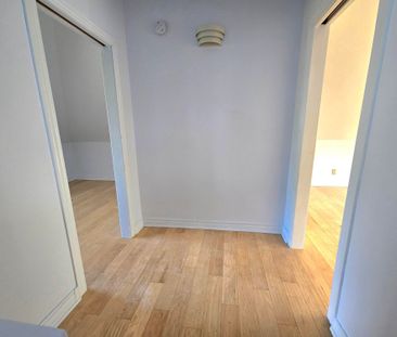 For Lease - 45 Fairholt Road Unit# 2, Hamilton, Ontario - Photo 2