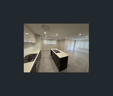✨ Spacious 4-Bedroom Family Home in a Convenient Location! - Photo 5