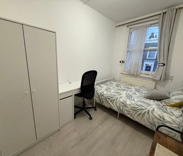 Room in a Shared House, Raynham Road, W6 - Photo 2