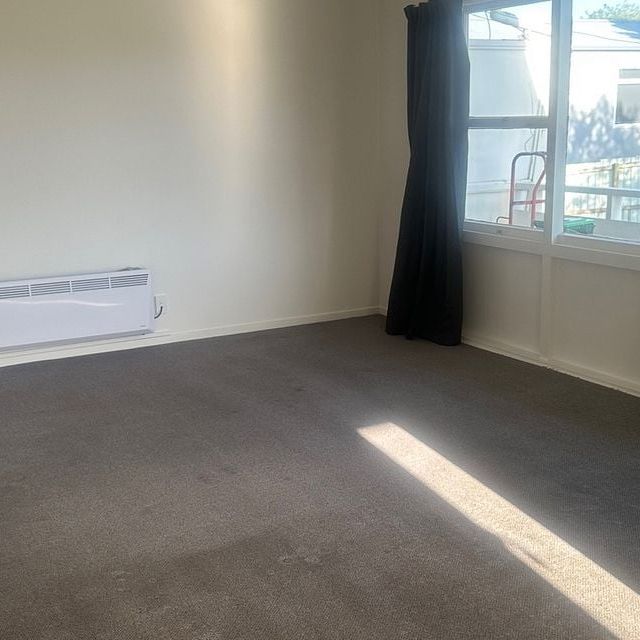 Sunny Top Level 2-bedroom Unit! - Photo 1