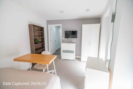 St Johns House, Brook Street - Photo 4