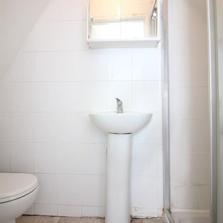 Madeley Road, London - Photo 3