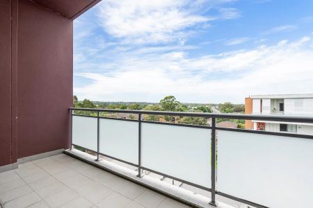 Modern Two-Bedroom Apartment with Additional Family Room - Photo 5