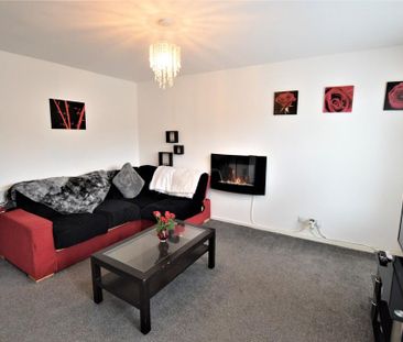 3 bedroom end of terrace house to rent - Photo 2